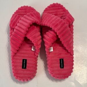 Sam & Olivia Women’s Large 9-10 Pink Plush Ribbed Cross-Strap Slide Slippers